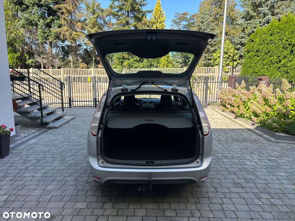 Ford Focus 1.6 Ghia - 10