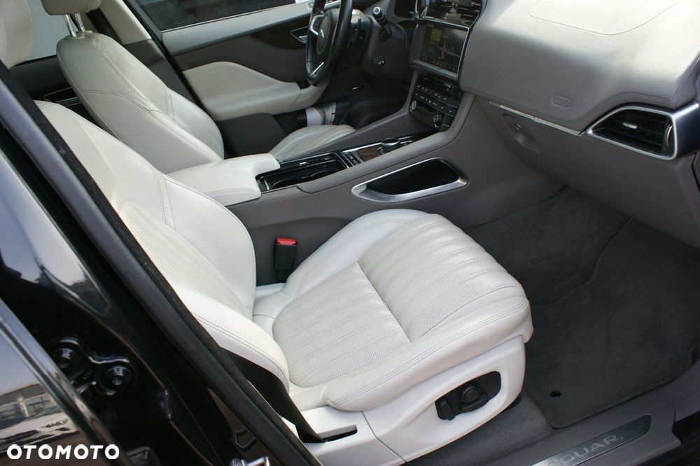 Jaguar F-Pace - 14