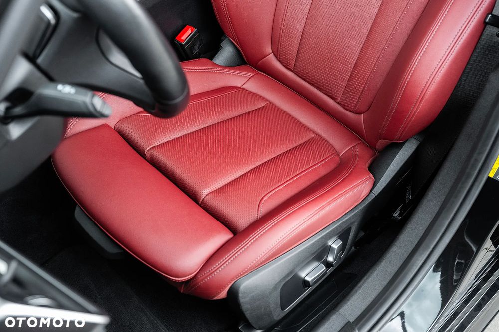 BMW Seria 3 330e xDrive M Sport sport - 8