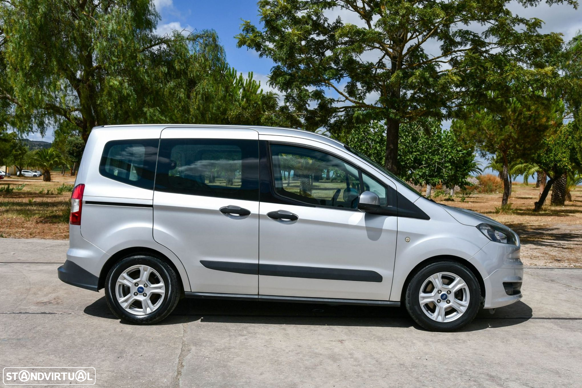 Ford Tourneo Courier 1.0 EcoBoost Titanium - 4