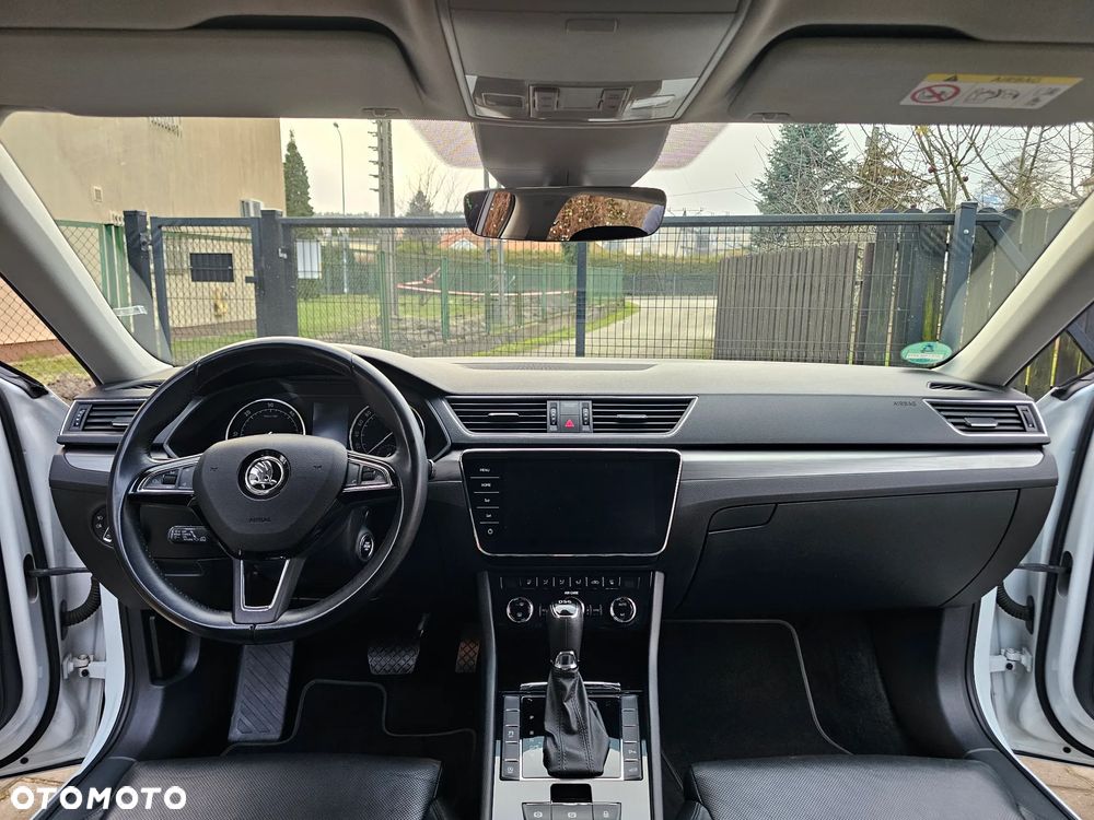 Skoda Superb 2.0 TDI DSG Premium Edition - 9