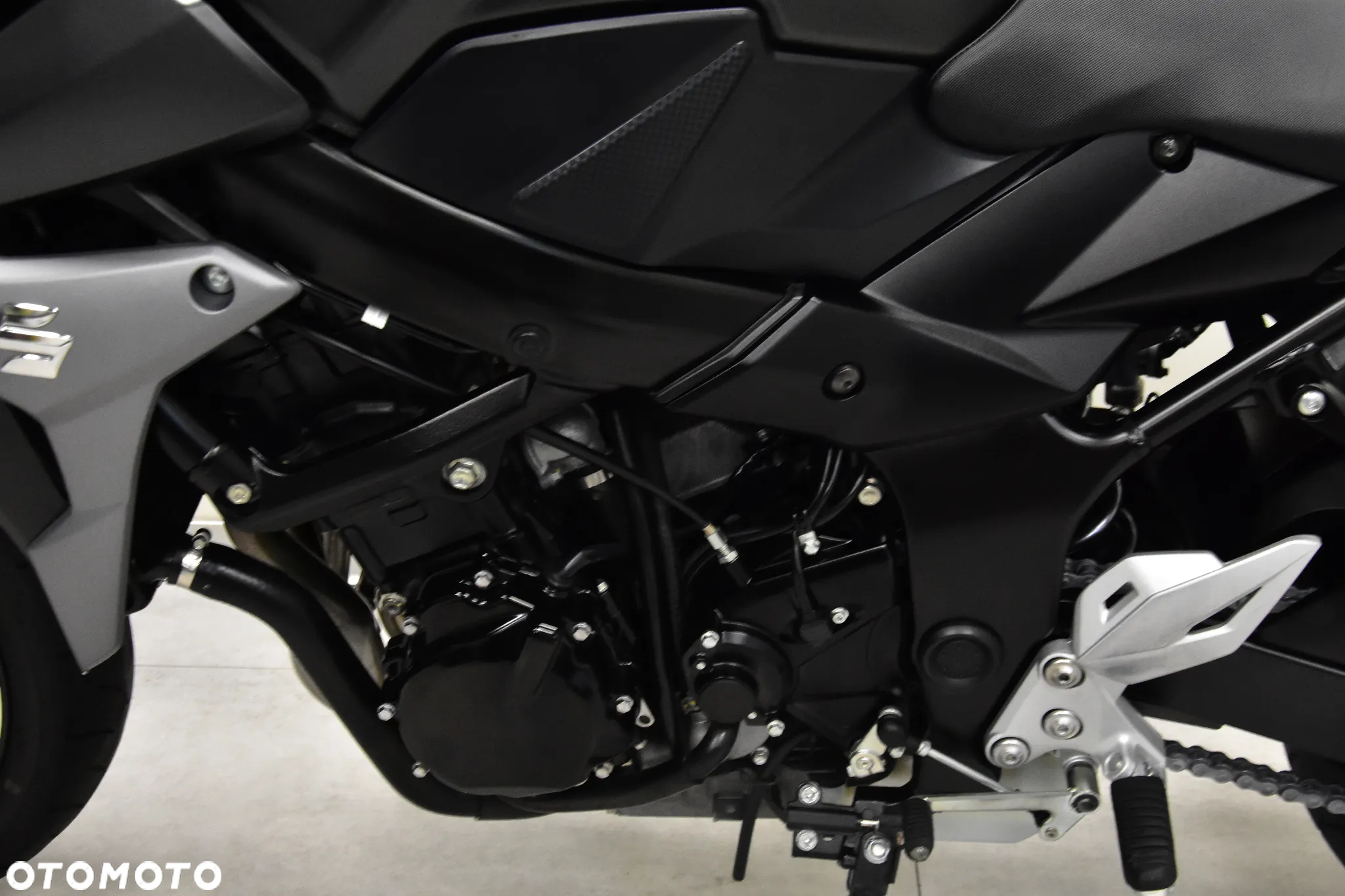 Suzuki GSR - 37