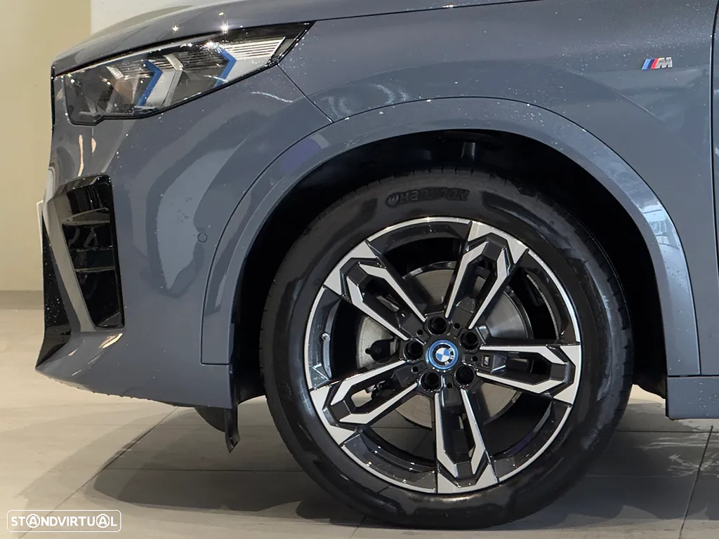 BMW iX2 eDrive20 Pack Desportivo M - 14