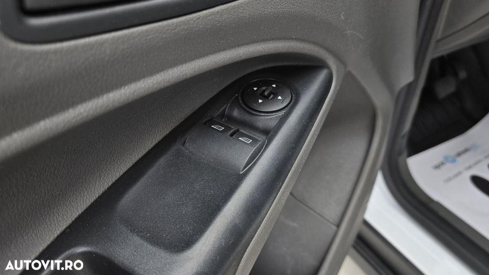 Ford Transit Connect - 11