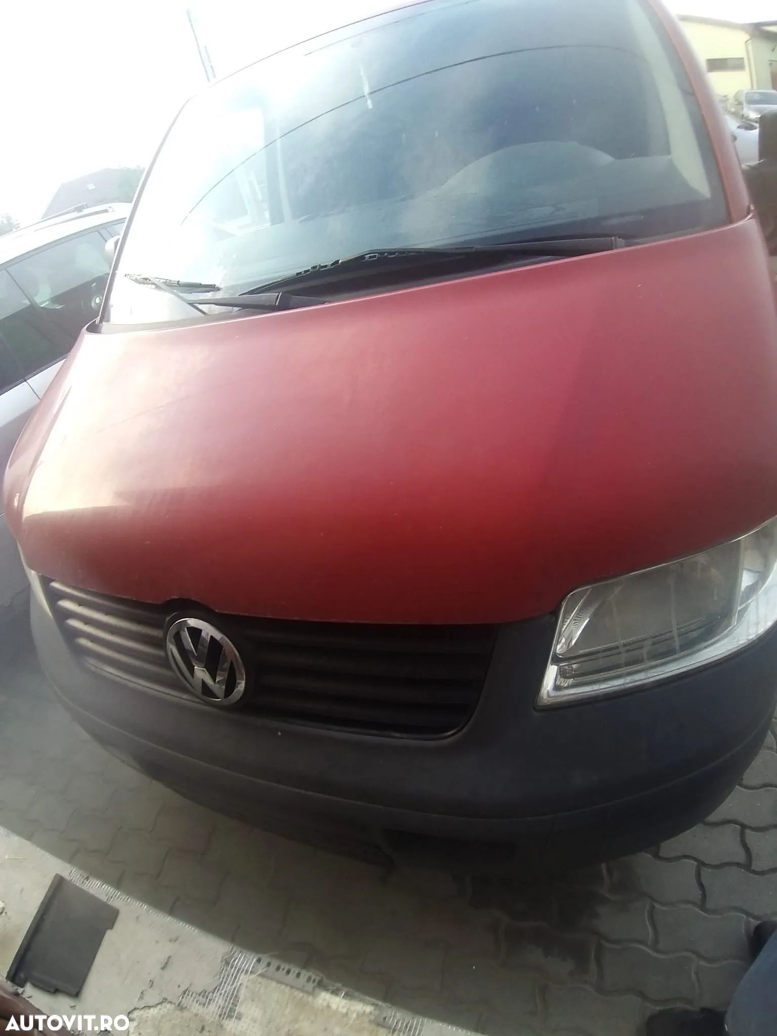 Dezmembram Volkswagen Transporter T5 din 2008 , 1.9 TDI , cod motor: BRR , Rosu - 1
