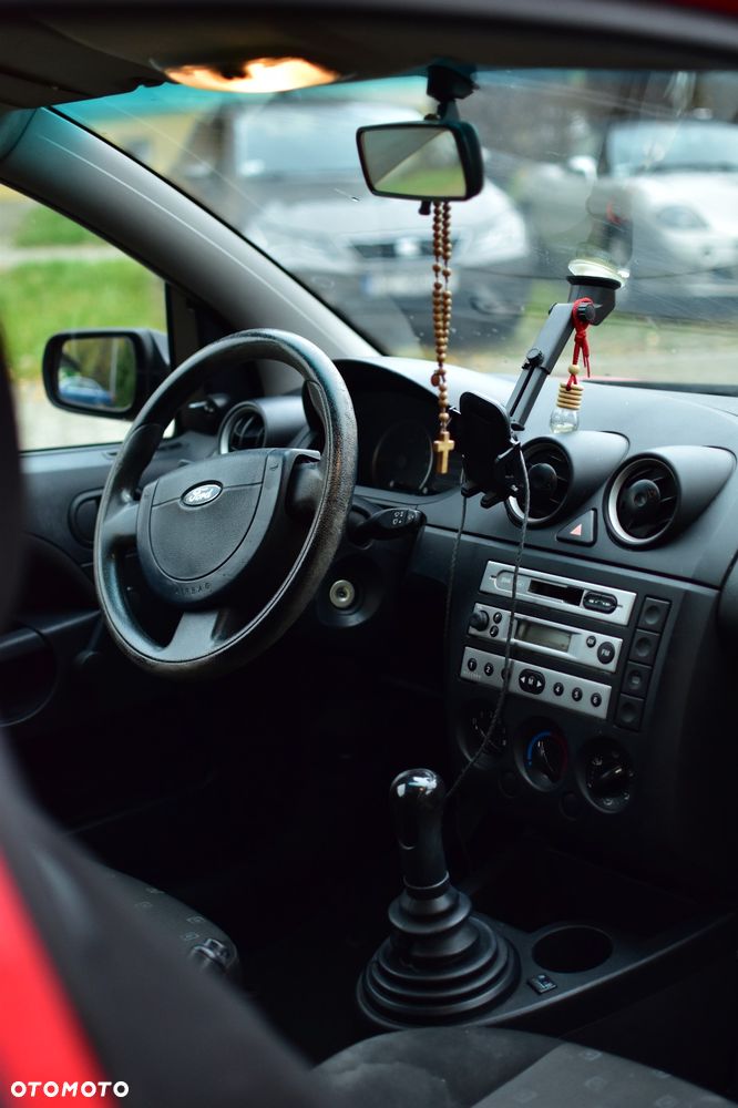 Ford Fiesta 1.3 Ambiente - 11