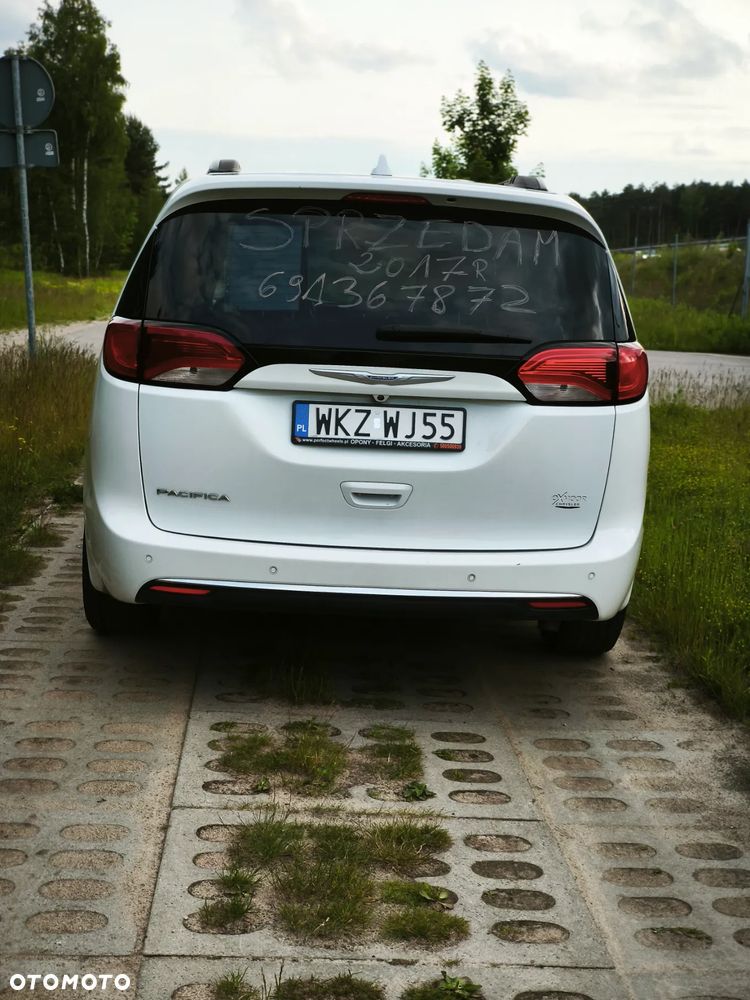 Chrysler Pacifica - 4