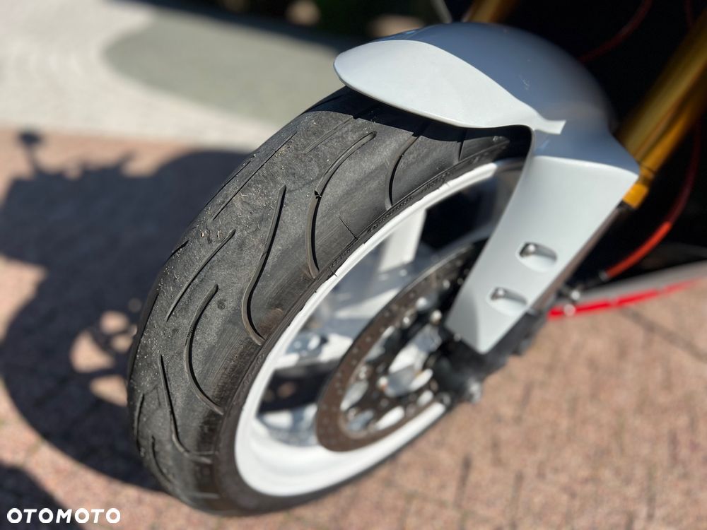 Yamaha R1 - 26