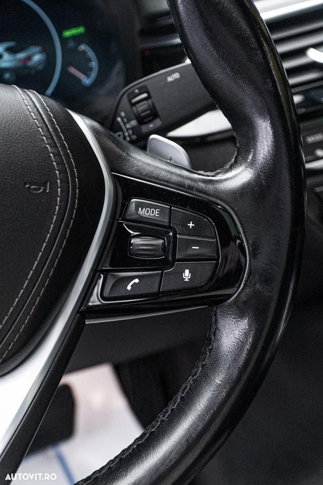 BMW Seria 5 530i Aut. Sport Line - 36