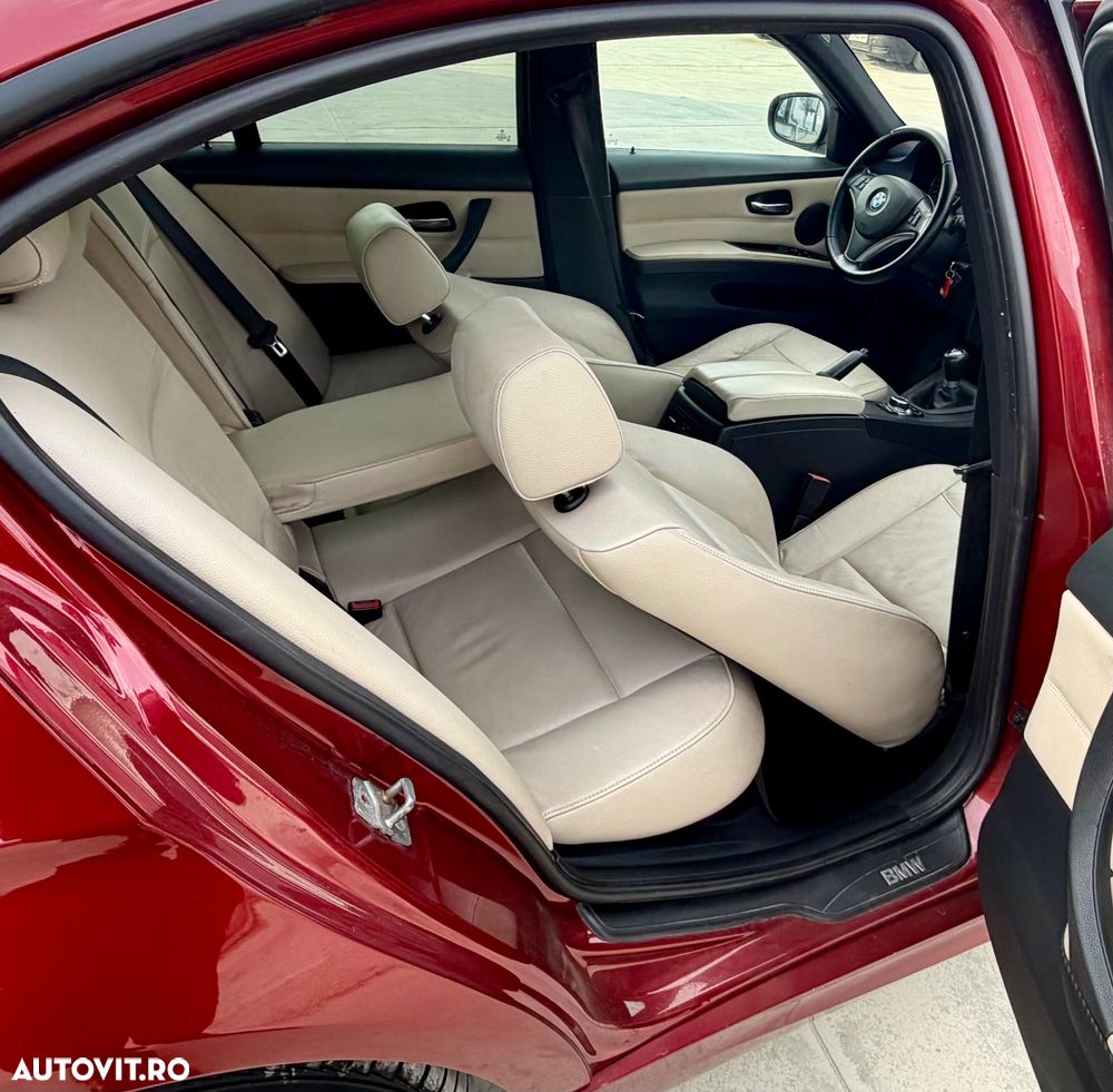 BMW Seria 3 320d DPF Blue Performance Edition Sport - 34