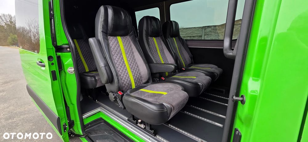 Mercedes-Benz Sprinter 907.221 - 11