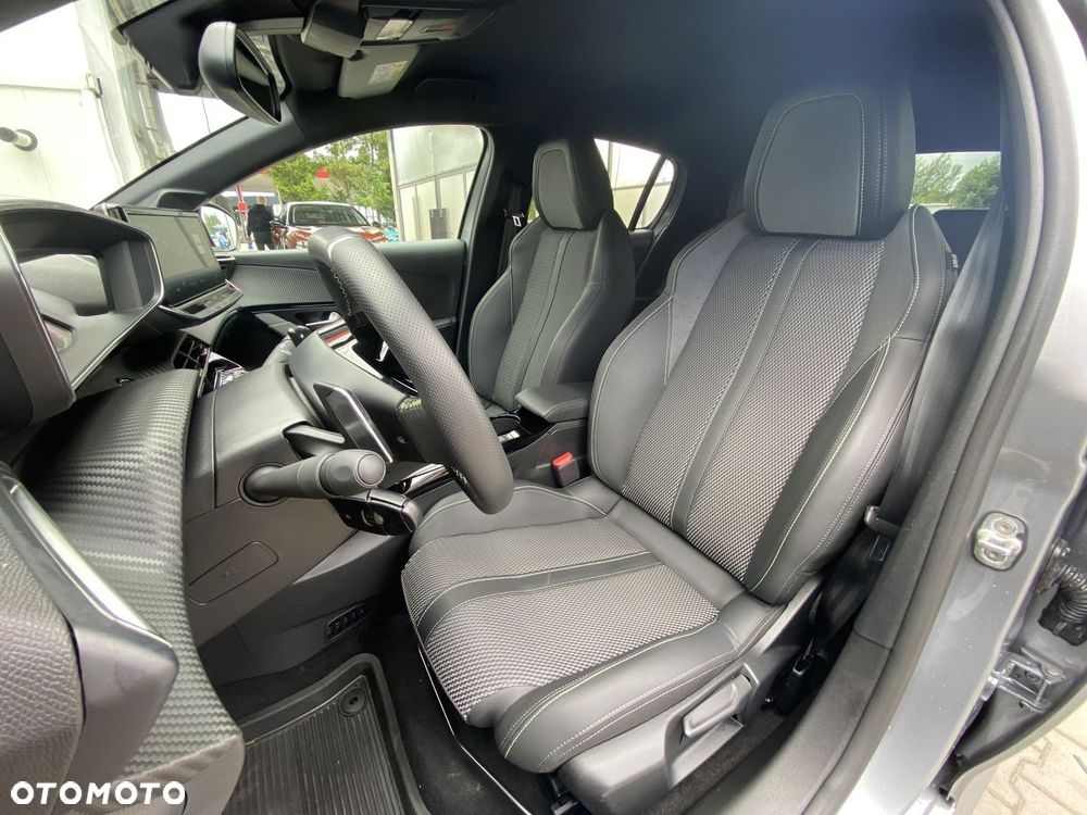 Peugeot 208 - 12