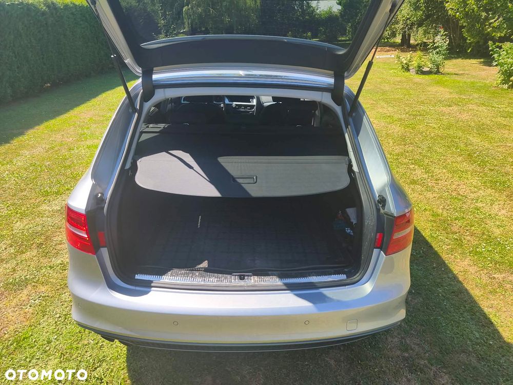Audi A4 Avant 2.0 TDI DPF clean diesel quattro Attraction - 14