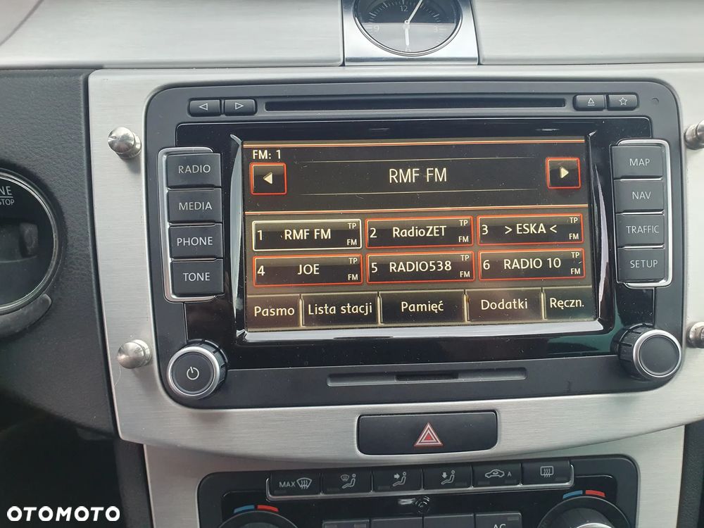 Volkswagen Passat - 12