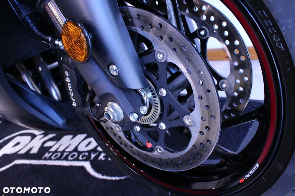 Suzuki GSX - 23