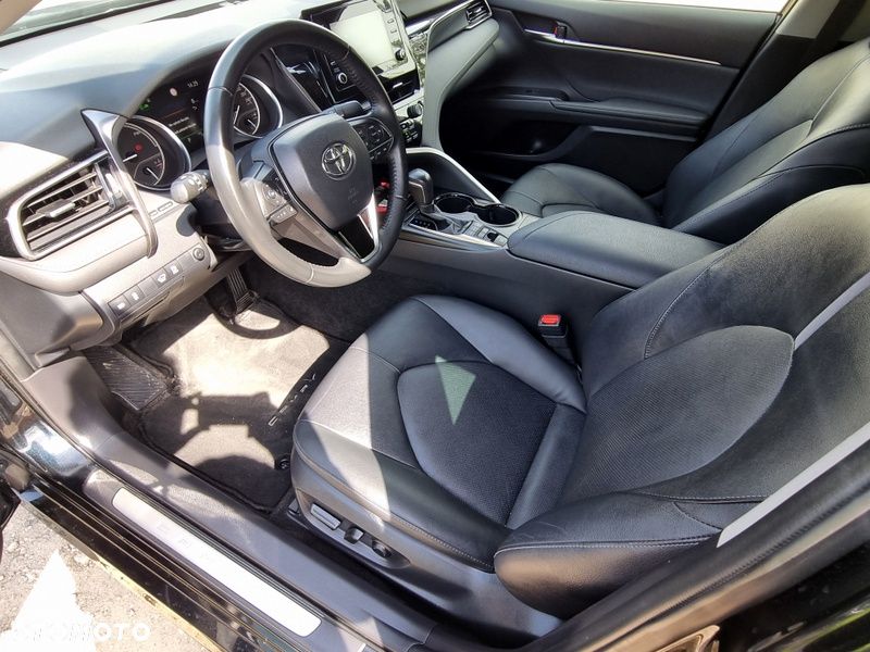 Toyota Camry - 17