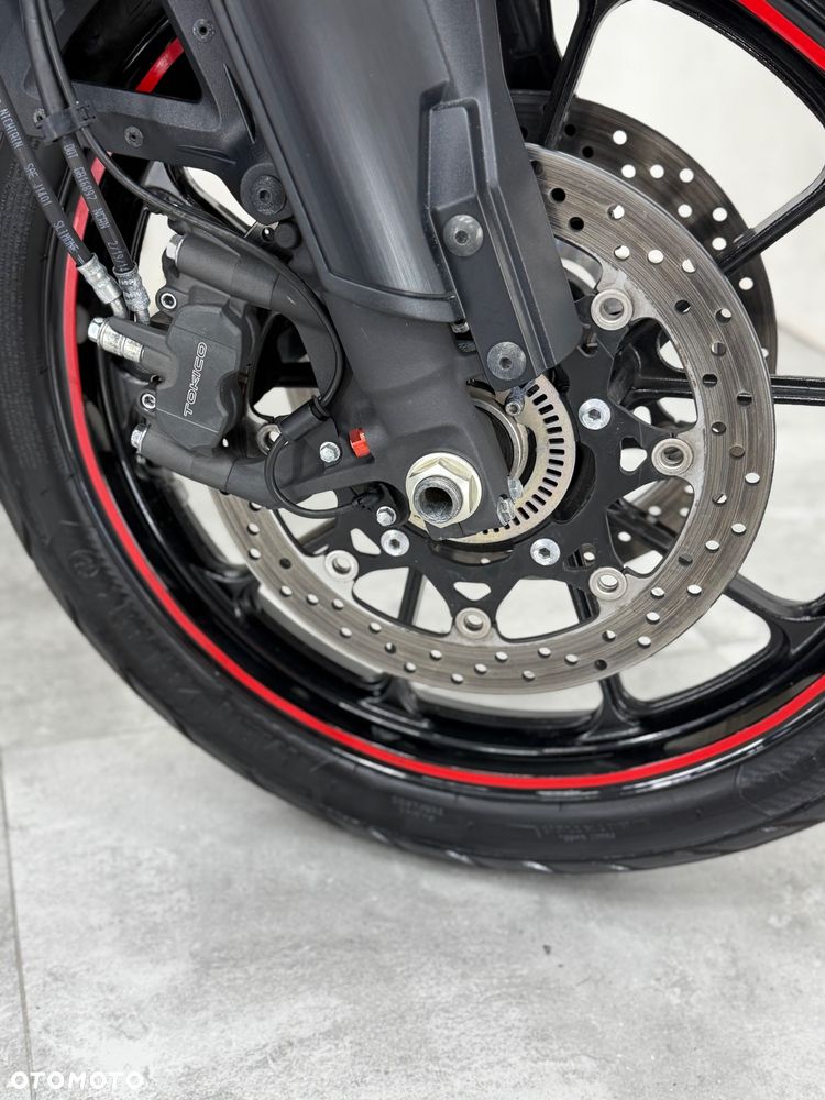 Suzuki V-STROM - 11