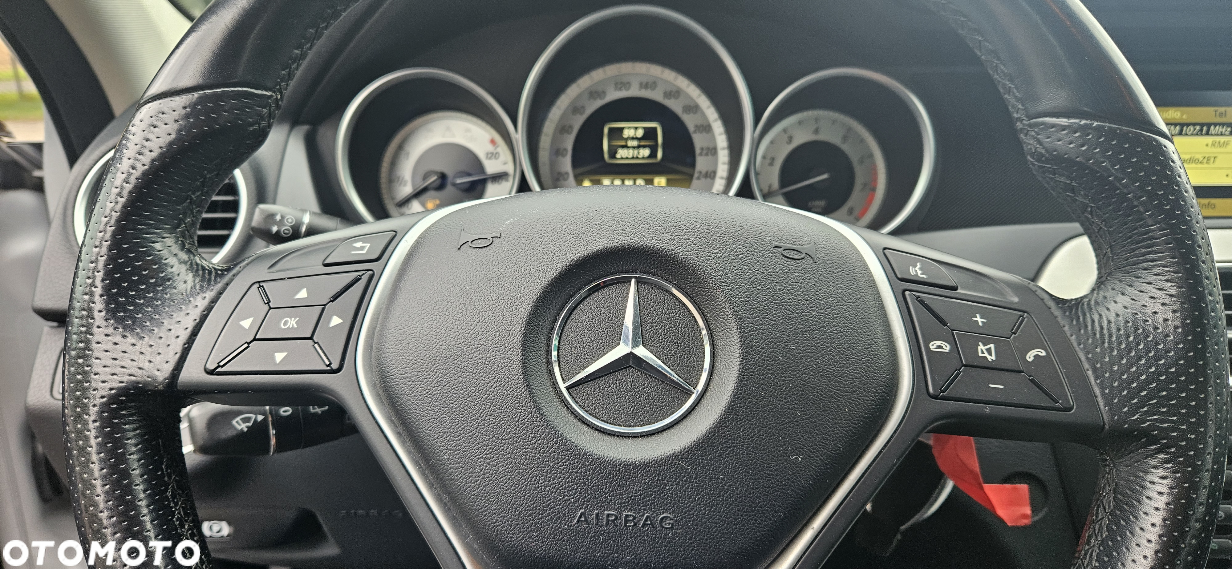 Mercedes-Benz Klasa C 180 T CGI Automatik BlueEFFICIENCY Avantgarde - 30