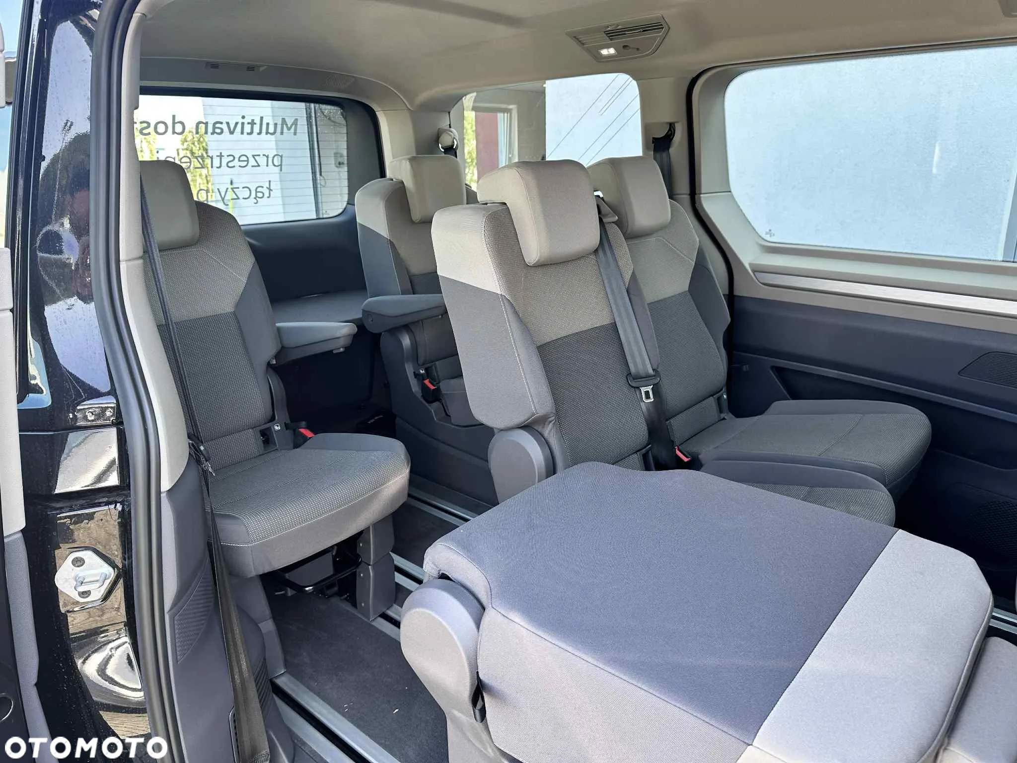 Volkswagen Multivan - 15