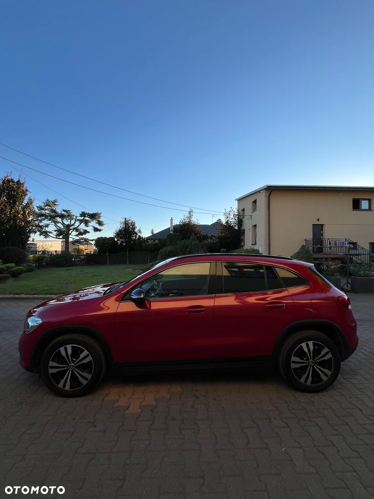 Mercedes-Benz GLA 200 - 4