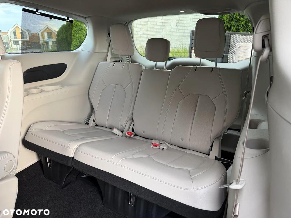 Chrysler Pacifica - 22