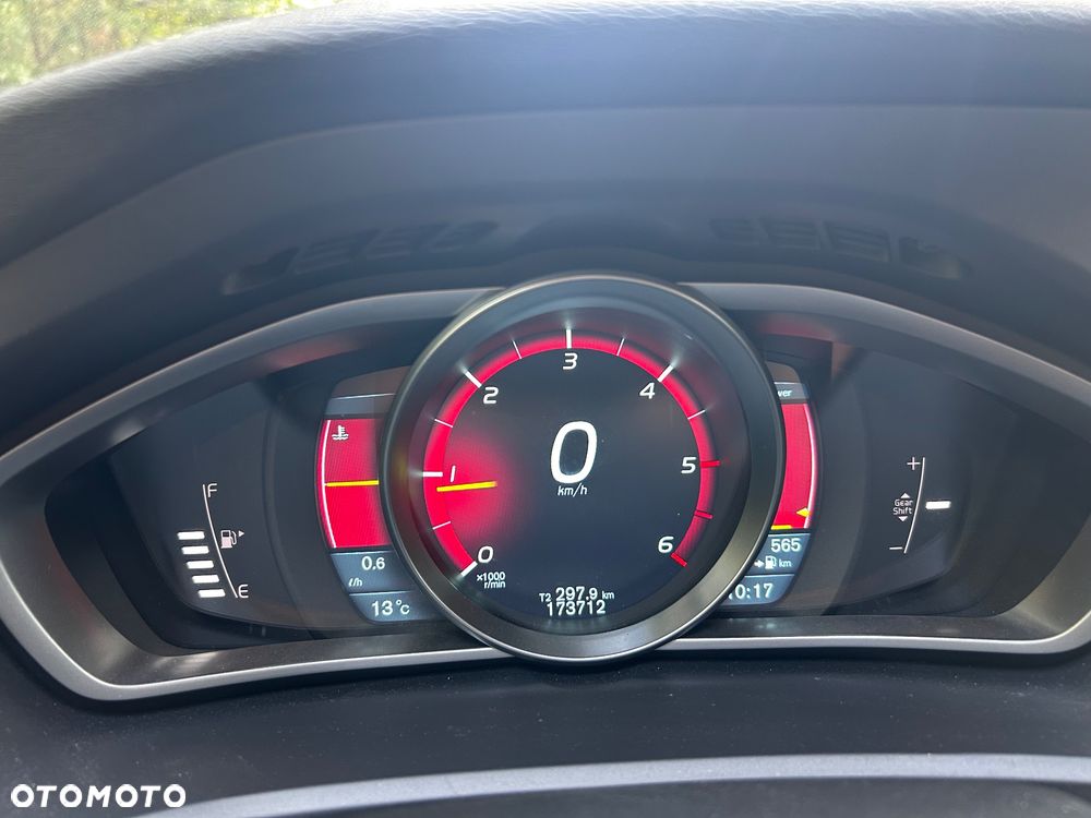 Volvo V40 D2 - 32