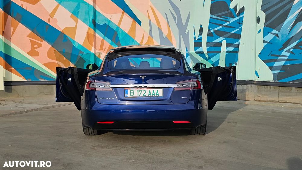 Tesla Model S - 10