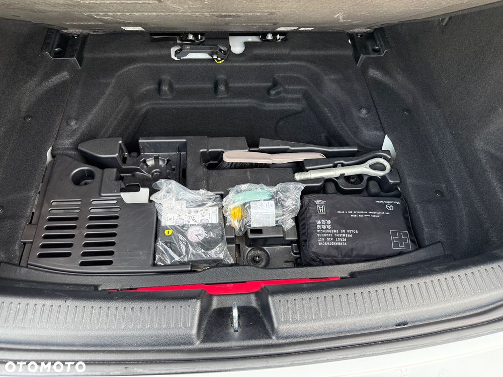 Mercedes-Benz Klasa A 180 AMG Line 7G-DCT - 13