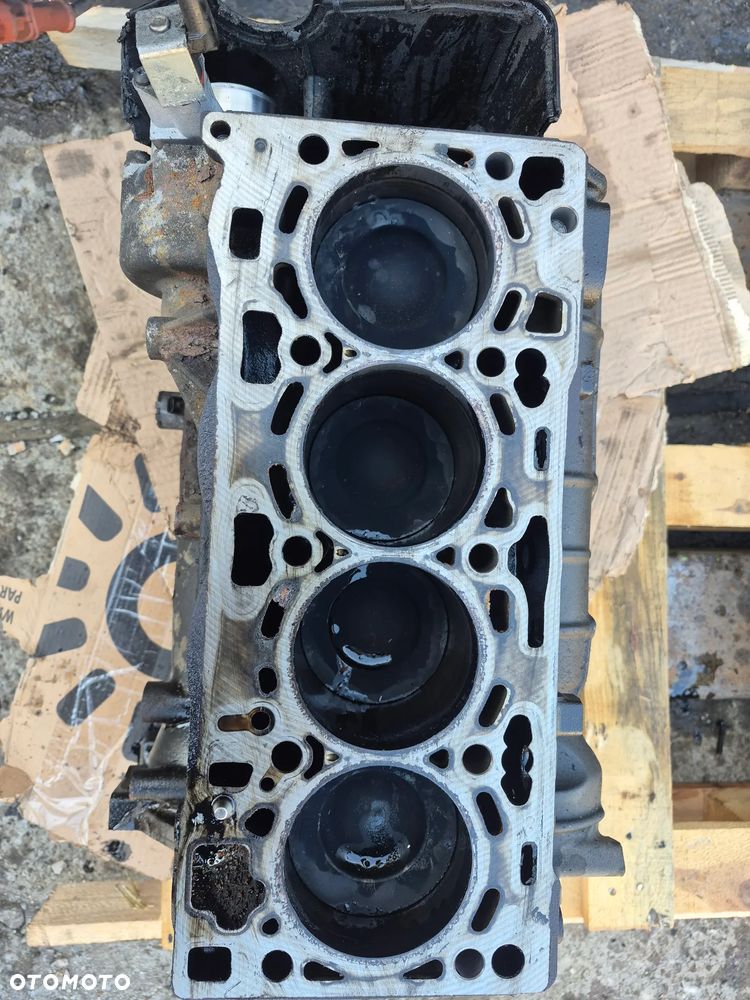 Blok silnika dół vw passat b8 2.0 tdi CRL