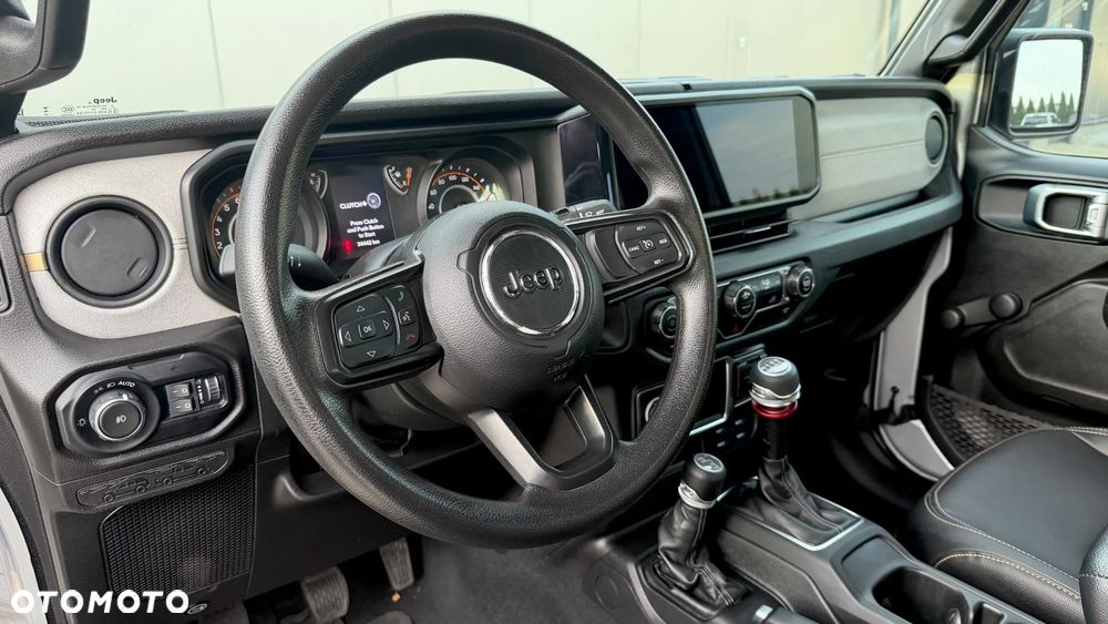 Jeep Wrangler - 23