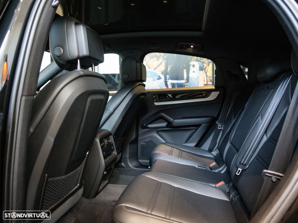 Porsche Cayenne Coupé E-Hybrid - 28