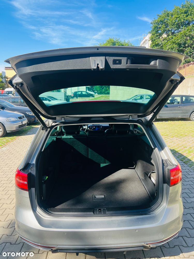 Volkswagen Passat 2.0 TDI SCR 4Motion DDG Highline - 12