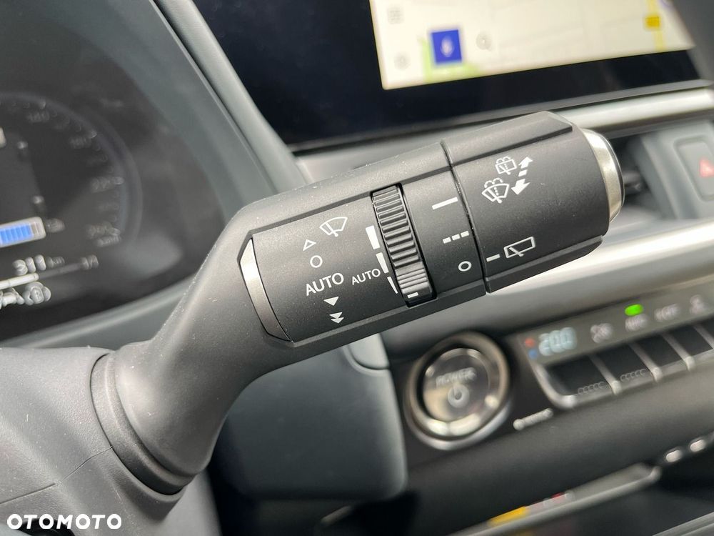Lexus UX 300h Omotenashi AWD - 33