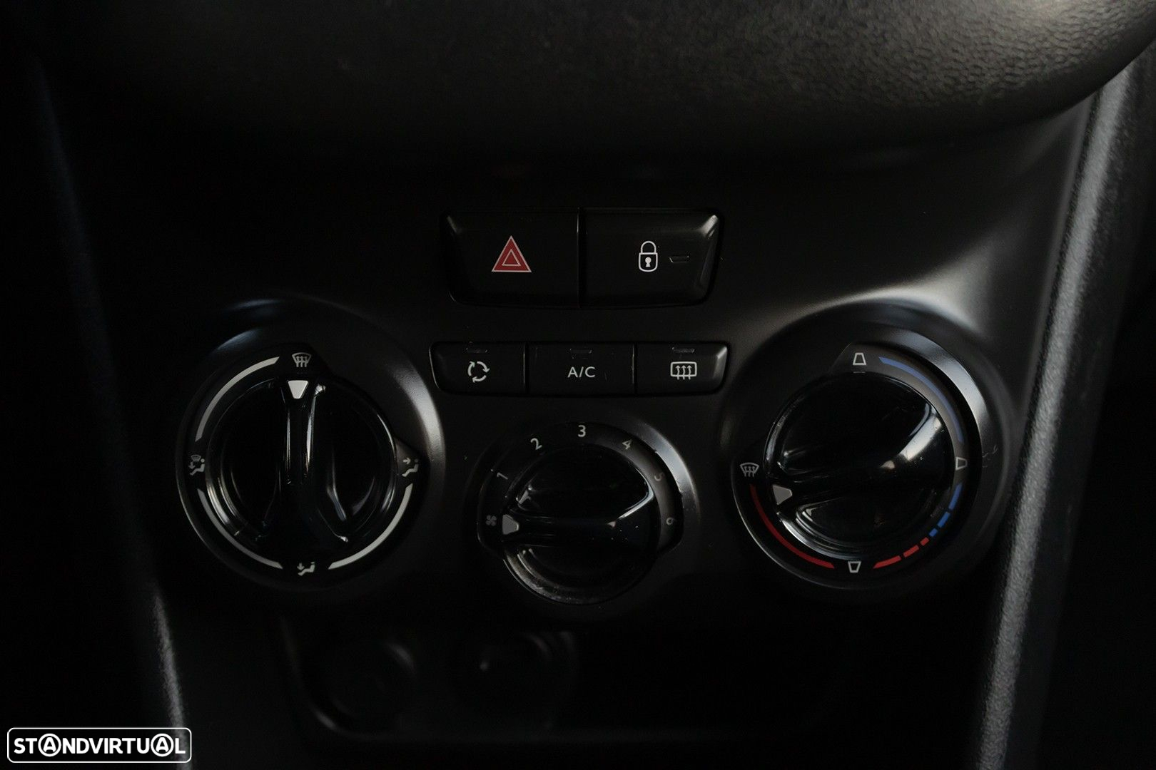 Peugeot 208 1.2 PureTech Signature - 12