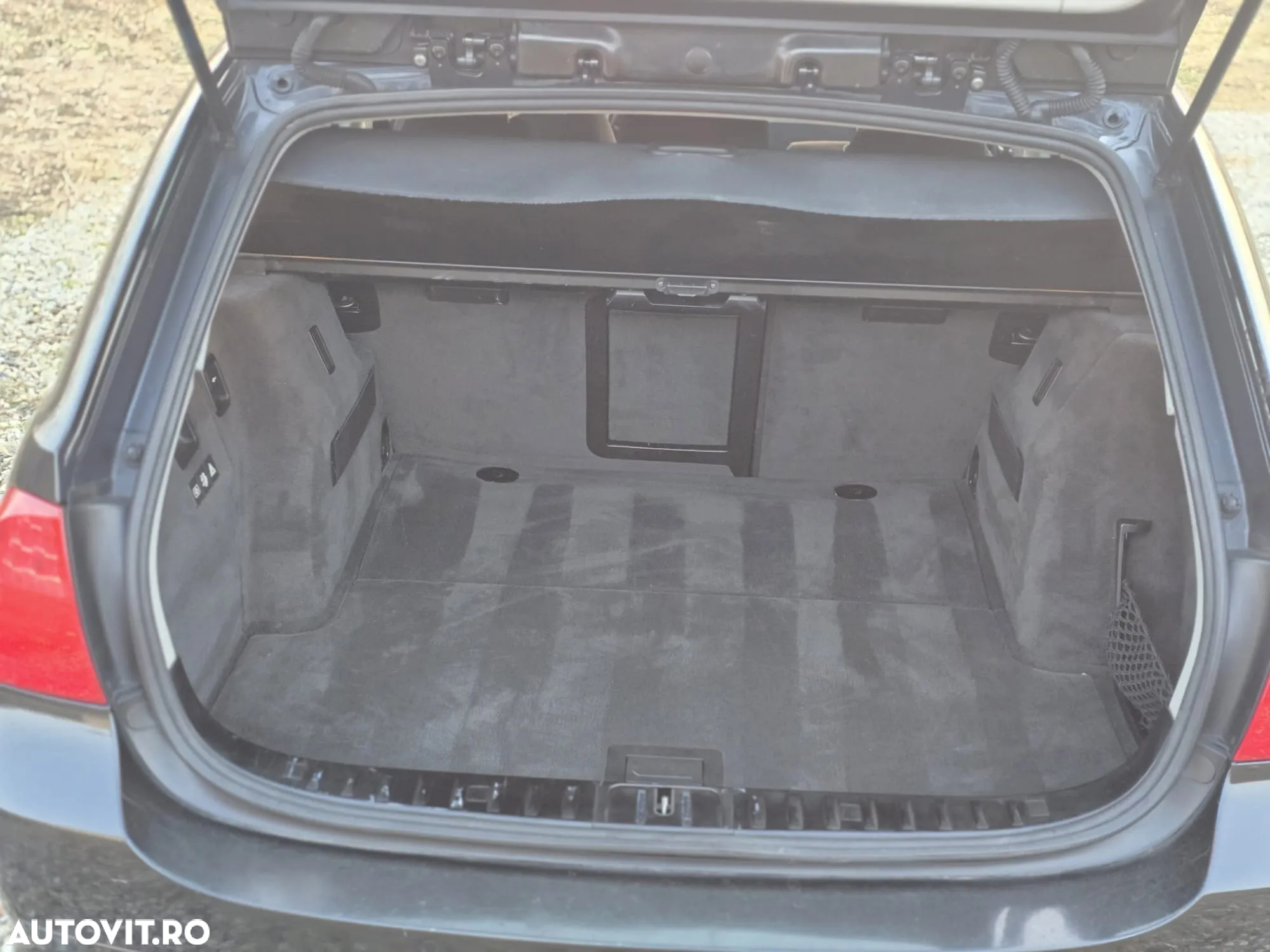 BMW Seria 3 318d DPF Touring - 12