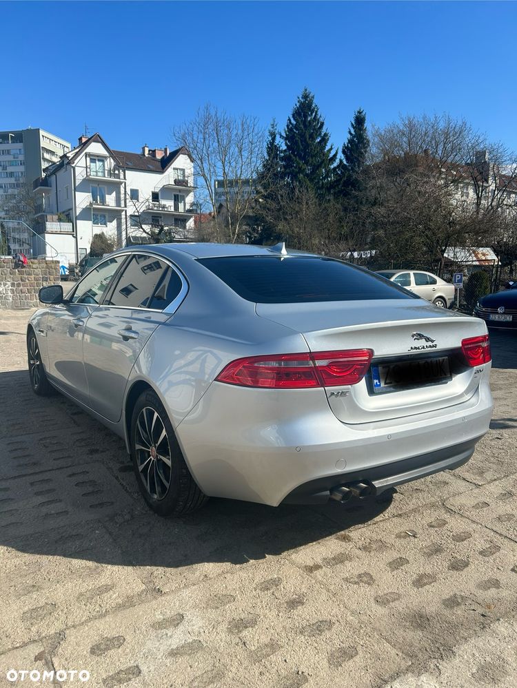 Jaguar XE 2.0 D R-Sport - 3