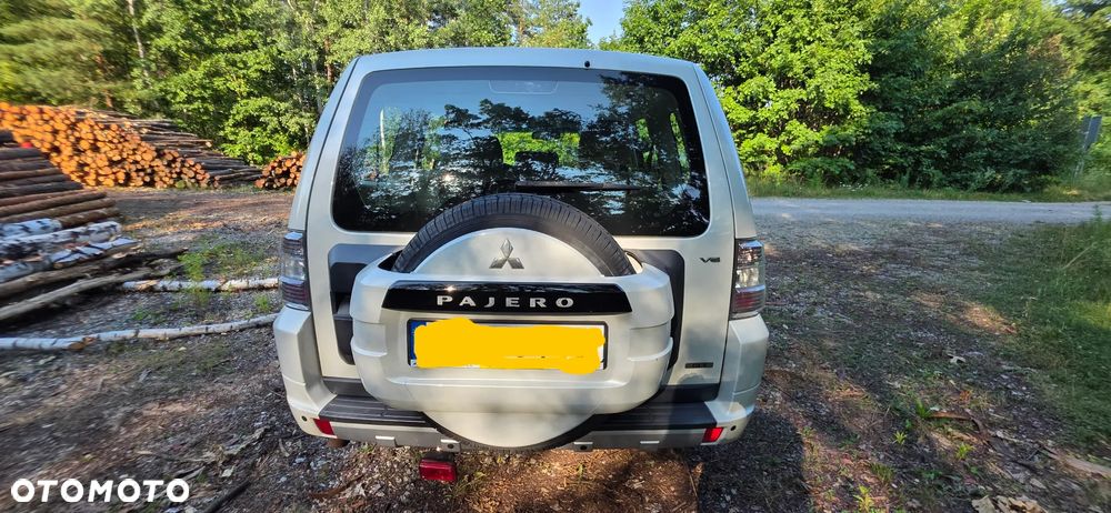 Mitsubishi Pajero - 10