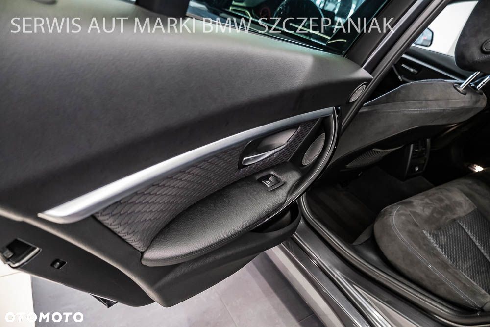 BMW Seria 3 330i M Sport - 23