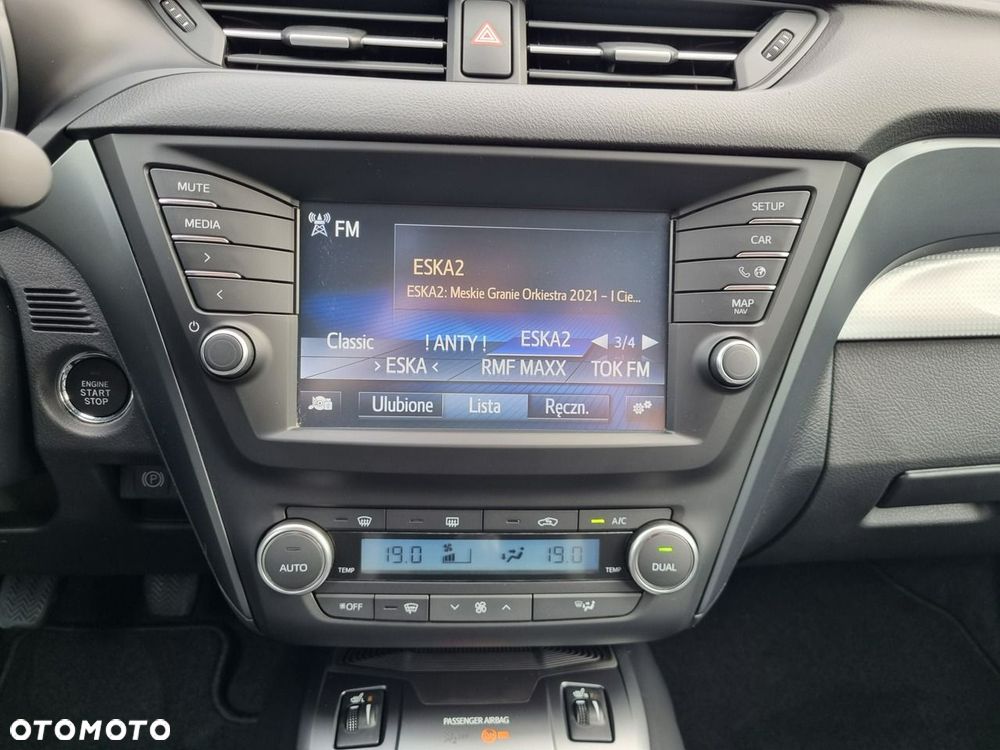 Toyota Avensis 1.8 Premium - 18