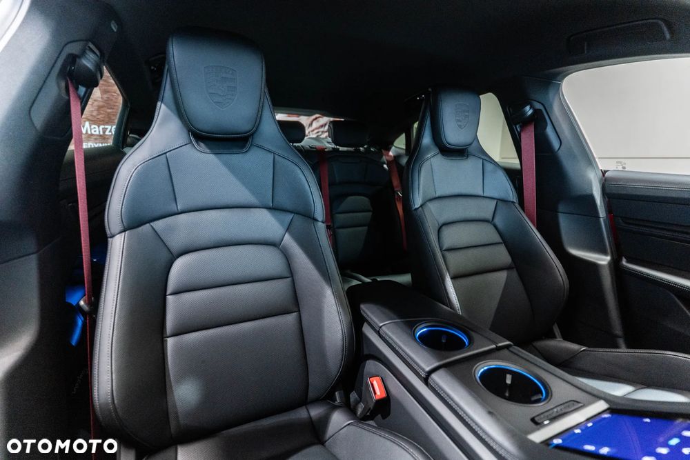 Porsche Taycan 105kWh 4 Black Edition - 16