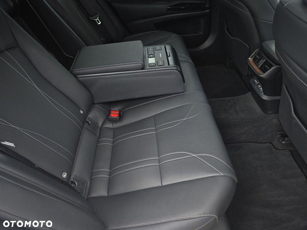 Lexus ES 300h Omotenashi - 10