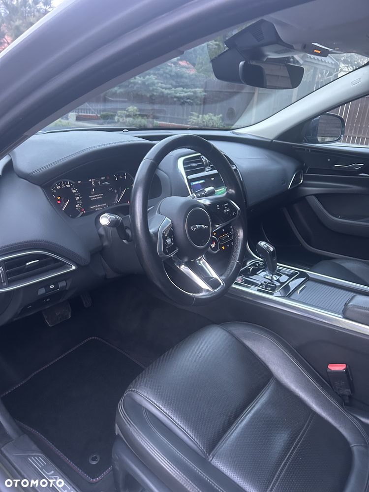 Jaguar XE 20d Prestige - 17