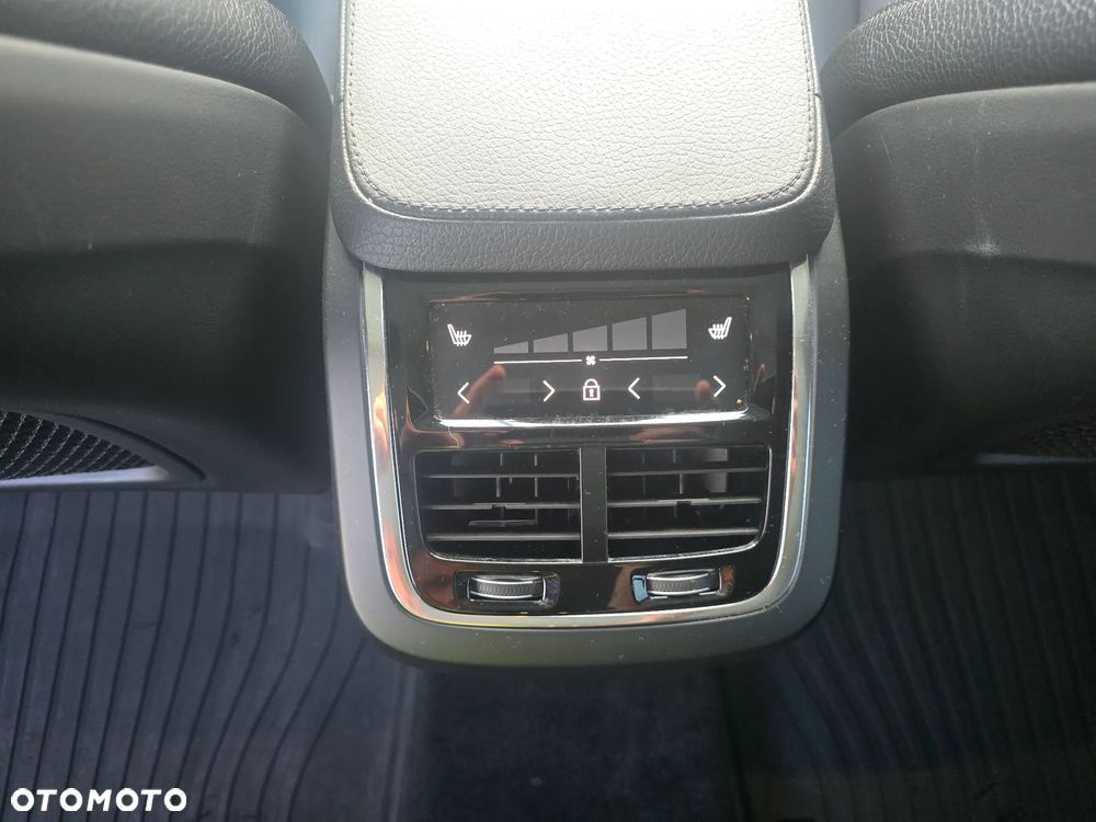 Volvo XC 90 T6 AWD Momentum Pro 7os - 16