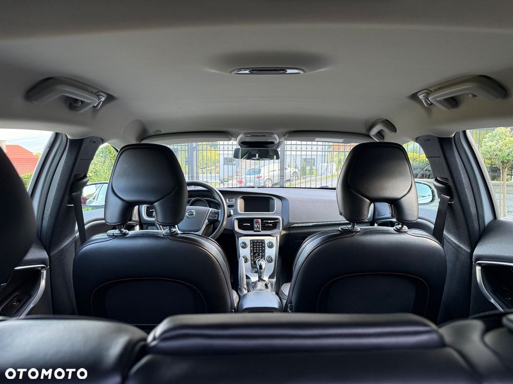 Volvo V40 Cross Country T3 Drive-E Ocean Race - 24