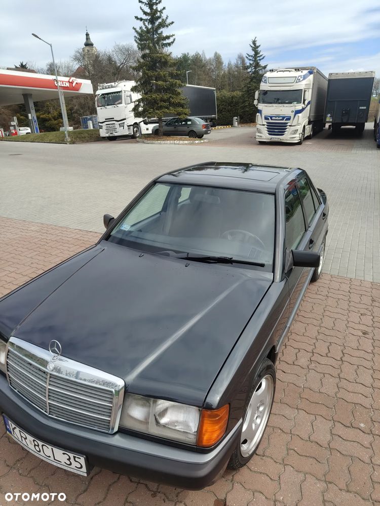 Mercedes-Benz W201 (190) - 1