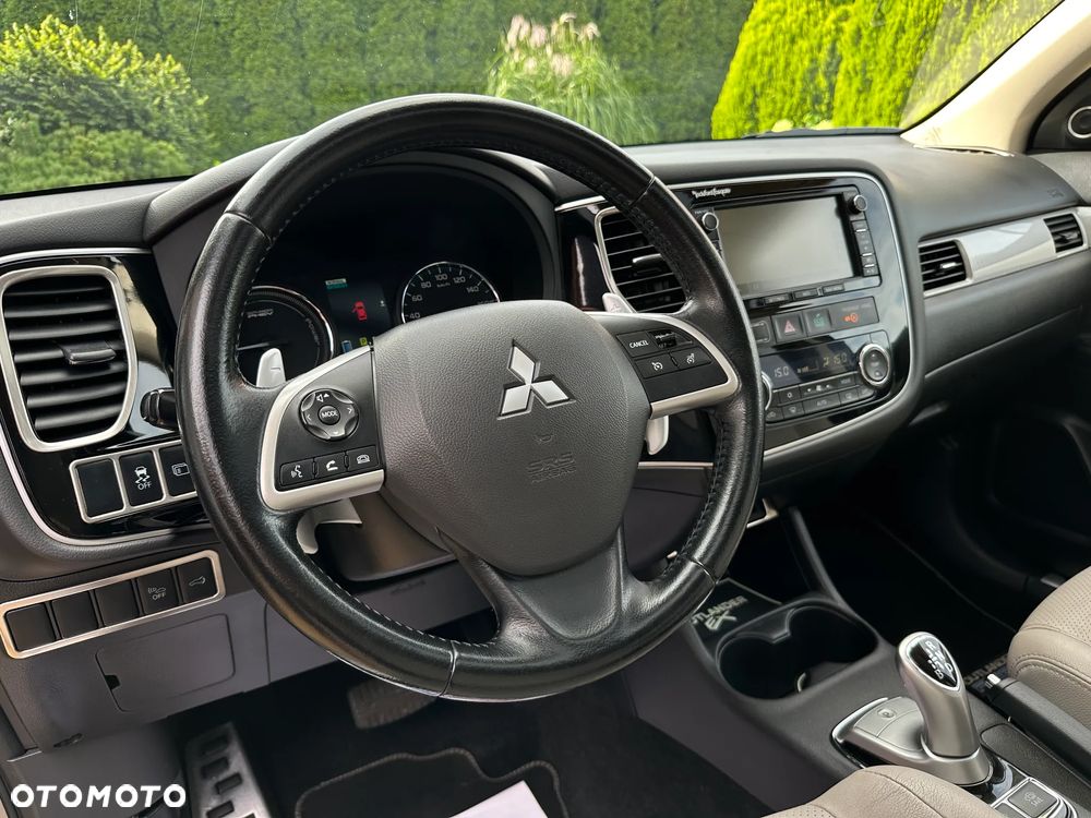 Mitsubishi Outlander - 22