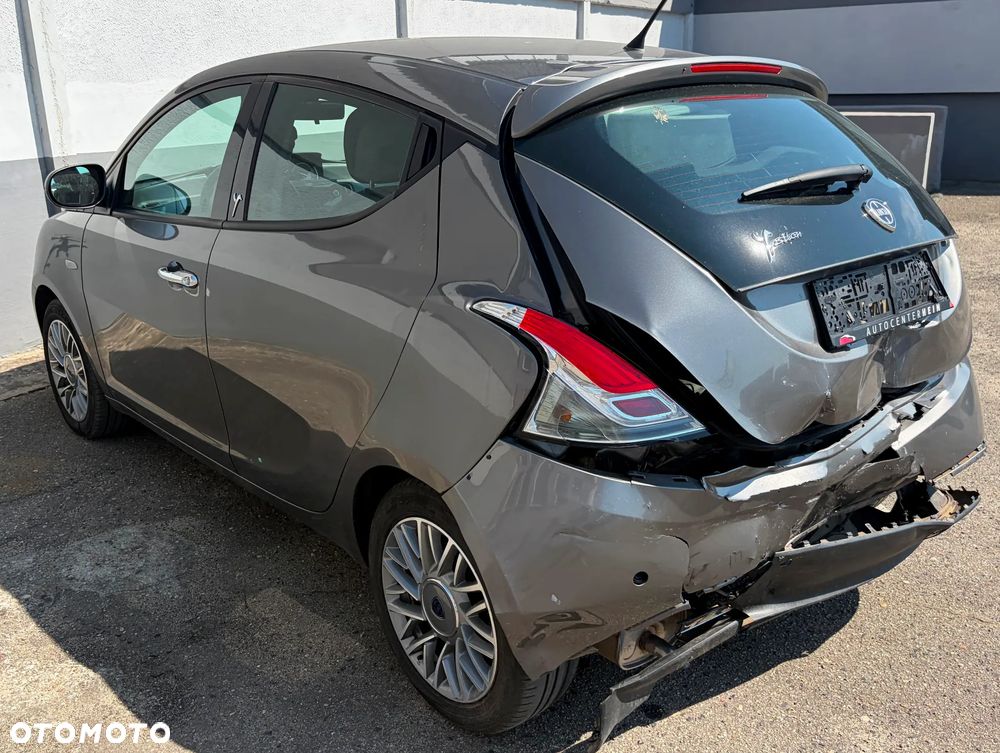 Lancia Ypsilon 1.2 8V Gold - 8