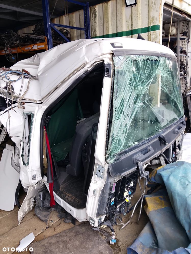 Kabina uszkodzona man TGS3 e6 cała kompletna - 1