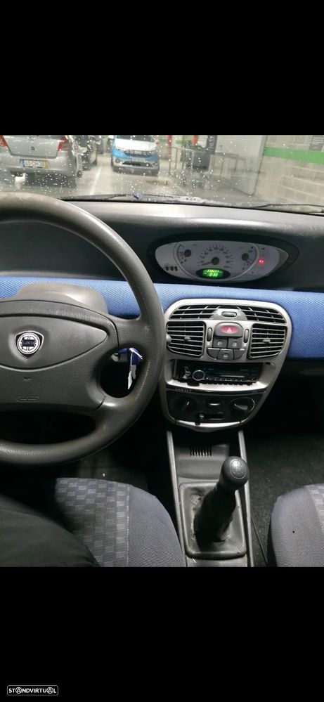 Lancia Y 1.2 16V LS - 5