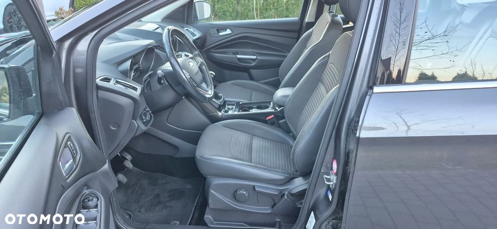 Ford Kuga 1.5 EcoBoost 2x4 Titanium - 5